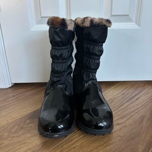 totes Black Patent Winter Boots with Faux Fur Trim